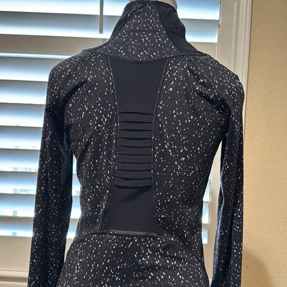 Lulu lemon half zipper - Picture 4 of 4